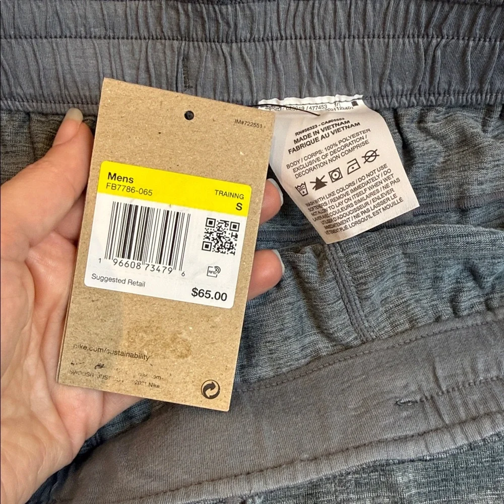 Men’s Nike Yoga Standard Fit 5” inseam short - Picture 4 of 7